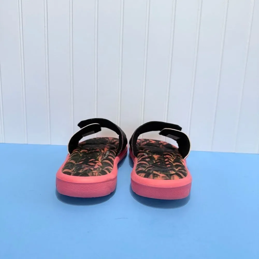 Women Under Amour slippers Size 6Y